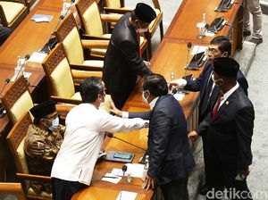 Manuver Utut Hampiri Fahmi Berujung PKS Minta Maaf Dengan Segala Hormat Manuver Utut Hampiri Fahmi Berujung PKS Minta Maaf Dengan Segala Hormat