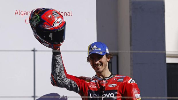 MotoGP - Algarve Grand Prix - The Algarve International Circuit, Portimao, Portugal - November 7, 2021 Ducati Lenovo Team's Francesco Bagnaia celebrates on the podium after winning the race REUTERS/Marcelo Del Pozo