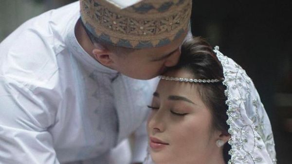 10 Potret Nikita Willy dan Indra Priawan Gelar Pengajian 4 Bulanan