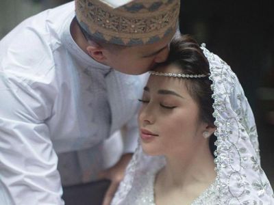 10 Potret Nikita Willy dan Indra Priawan Gelar Pengajian 4 Bulanan