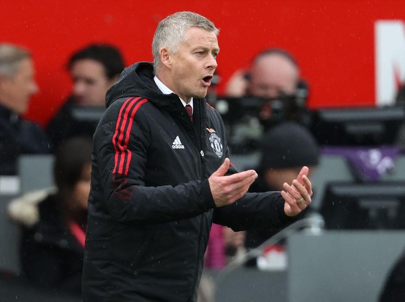 MANCHESTER, ENGLAND - NOVEMBER 06: Ole Gunnar Solskjaer, Manager of Manchester United reacts during the Premier League match between Manchester United and Manchester City at Old Trafford on November 06, 2021 in Manchester, England. (Photo by Clive Brunskill/Getty Images)