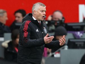 Andy Cole Tak Suka Kritik Pedas pada Solskjaer Andy Cole Tak Suka Kritik Pedas pada Solskjaer