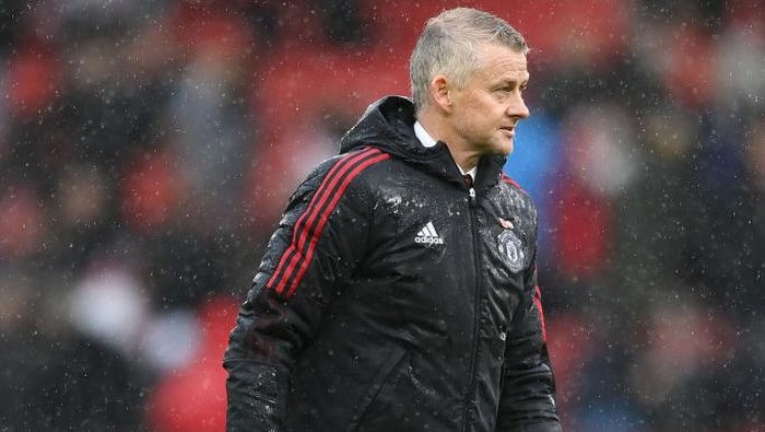 Ole Gunnar Solskjaer MANCHESTER, ENGLAND - NOVEMBER 06: Ole Gunnar Solskjaer, Manager of Manchester United looks dejected following their side's defeat in the Premier League match between Manchester United and Manchester City at Old Trafford on November 06, 2021 in Manchester, England. (Photo by Michael Regan/Getty Images)