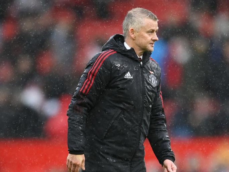MANCHESTER, ENGLAND - NOVEMBER 06: Ole Gunnar Solskjaer, Manager of Manchester United looks dejected following their side's defeat in the Premier League match between Manchester United and Manchester City at Old Trafford on November 06, 2021 in Manchester, England. (Photo by Michael Regan/Getty Images)