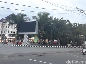 2 Videotron di Solo Langgar Perda, Gibran Minta Segera Dibongkar!