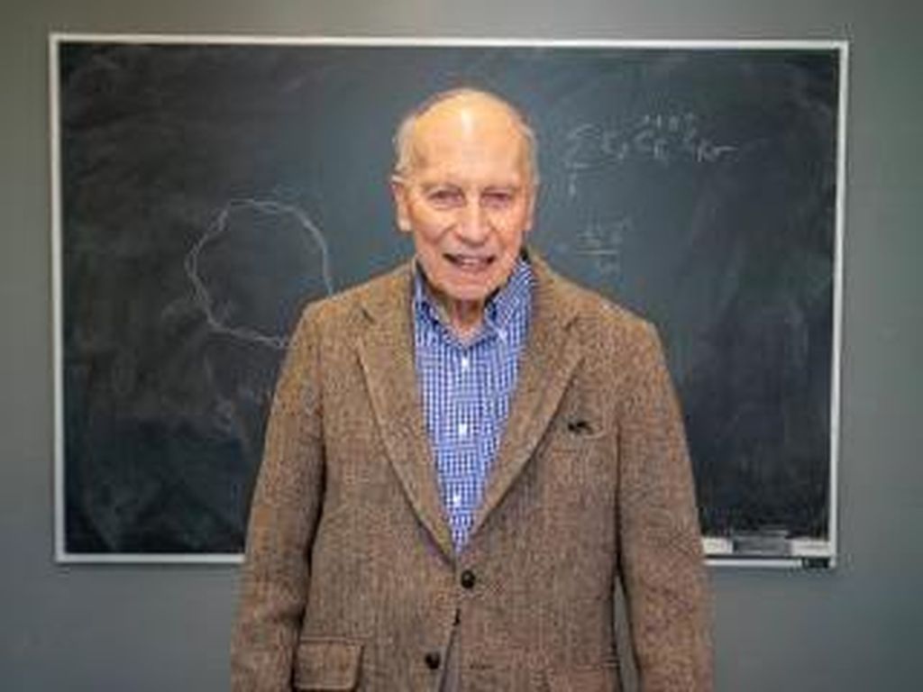 Perjuangan Seorang Kakek Wujudkan Mimpi Jadi Fisikawan di Usia 89 Tahun