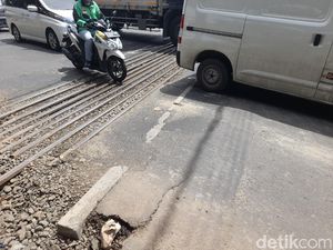 detikcom Do Your Magic: Ditambal Lagi, Perlintasan Sebidang Grogol Belum Mulus