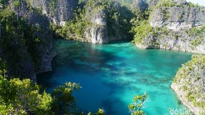 Ini Telaga Bintang Raja Ampat, Dilarang Pakai Bikini