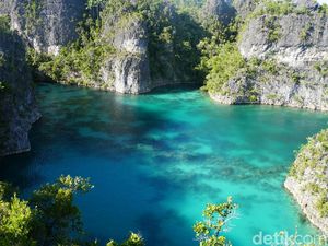 Ini Telaga Bintang Raja Ampat, Dilarang Pakai Bikini Ini Telaga Bintang Raja Ampat, Dilarang Pakai Bikini