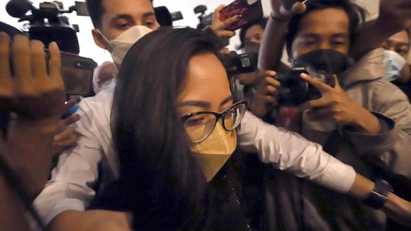 Salim Rangkul Rachel Vennya Penuhi Panggilan Polisi Sebagai Tersangka