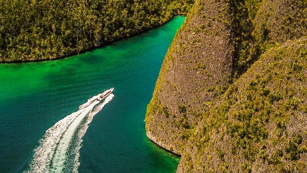 Adem Banget, Pesona Raja Ampat dari Udara