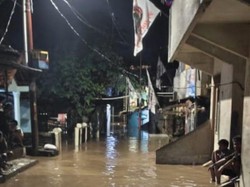 Rumah Warga Pejaten Timur Terendam Banjir 1 hingga 2 Meter