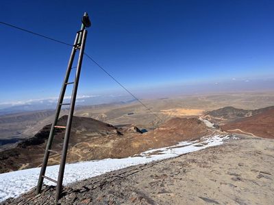Salju yang Tersisa di Resor Ski Tertinggi Dunia