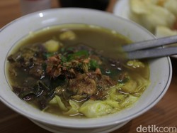 Gurih Hangat Semangkuk Soto Sarimbit Isi Paru hingga Tetelan Sapi