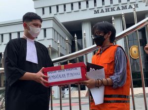 ICW Gelar Teatrikal Kritik MA soal PP Pengetatan Remisi Koruptor Dicabut ICW Gelar Teatrikal Kritik MA soal PP Pengetatan Remisi Koruptor Dicabut