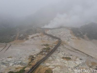 Terbius Indahnya Panorama Kawah Sikidang