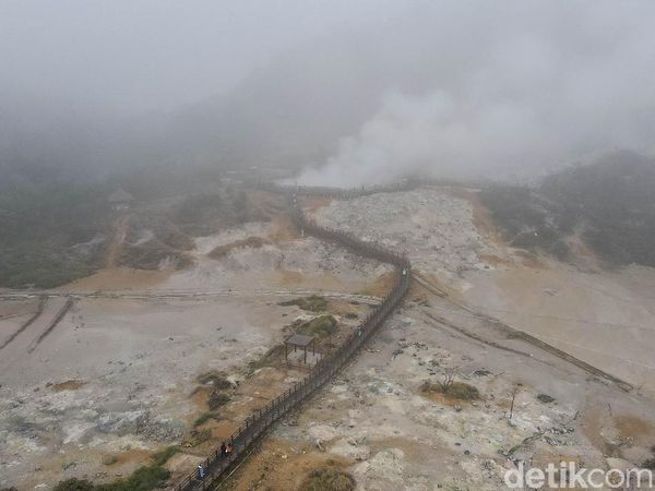 Terbius Indahnya Panorama Kawah Sikidang