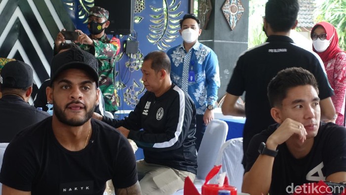 Tumpah Ruah Suporter Sambut Skuad Super Elja PSS Sleman pulang ke Sleman setelah menutup Seri kedua BRI Liga 1 dengan kemenangan 3-2 atas Persikabo.