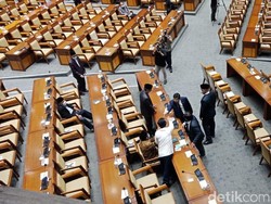 Panas! Ketua Fraksi PDIP Hampiri Legislator PKS yang Sindir Puan