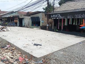 Warga Larangan Tangerang Sebut Pembangunan Jembatan Perparah Banjir Warga Larangan Tangerang Sebut Pembangunan Jembatan Perparah Banjir