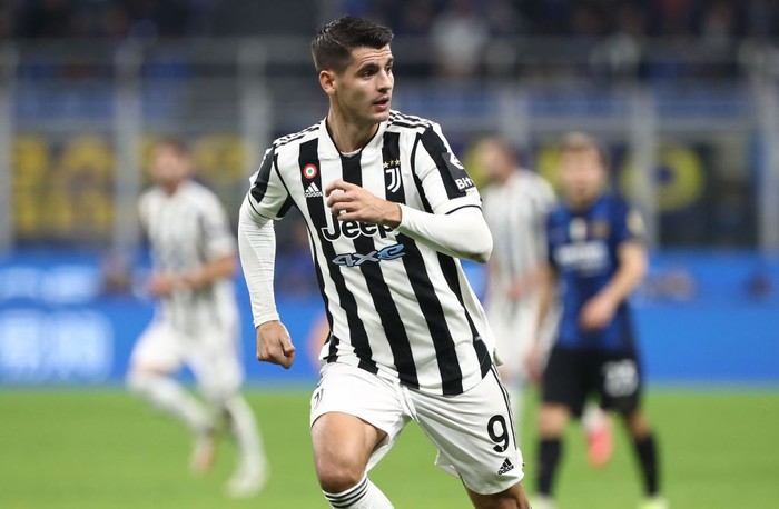 MILAN, ITALY - OCTOBER 24: Alvaro Morata of Juventus FC looks on during the Serie A match between FC Internazionale and Juventus at Stadio Giuseppe Meazza on October 24, 2021 in Milan, Italy. (Photo by Marco Luzzani/Getty Images)