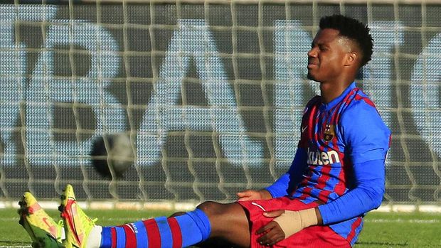 Barcelona's Ansu Fati, sits injured during a Spanish La Liga soccer match between Celta and Barcelona at the Balaidos stadium in Vigo, Spain, Saturday, Nov. 6, 2021. (AP Photo/Lalo R. Villar)