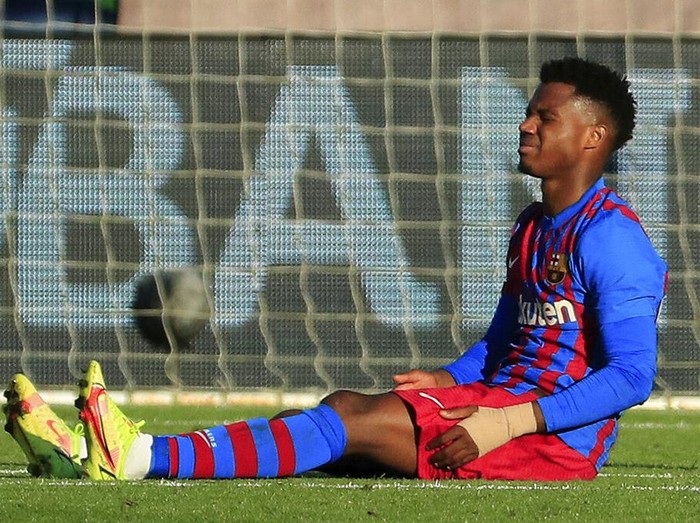Barcelona's Ansu Fati, sits injured during a Spanish La Liga soccer match between Celta and Barcelona at the Balaidos stadium in Vigo, Spain, Saturday, Nov. 6, 2021. (AP Photo/Lalo R. Villar)