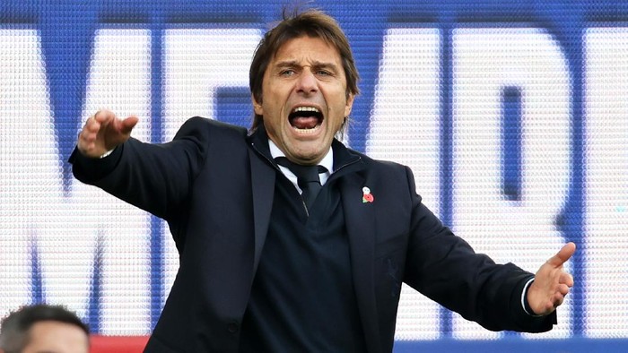 LIVERPOOL, ENGLAND - NOVEMBER 07: Antonio Conte, Manager of Tottenham Hotspur shows his emotions during the Premier League match between Everton and Tottenham Hotspur at Goodison Park on November 07, 2021 in Liverpool, England. (Photo by Clive Brunskill/Getty Images)