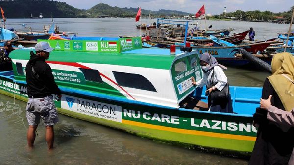 Asyik, Kini Ada Perahu Ambulans untuk Warga Kampung Laut Cilacap