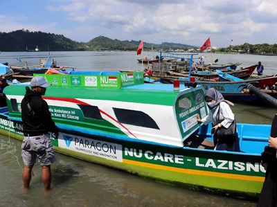 Asyik, Kini Ada Perahu Ambulans untuk Warga Kampung Laut Cilacap