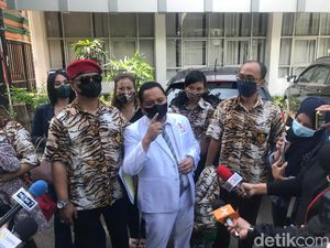 Orang Tua Ayu Ting Ting Diadukan KD ke KPAI Orang Tua Ayu Ting Ting Diadukan KD ke KPAI