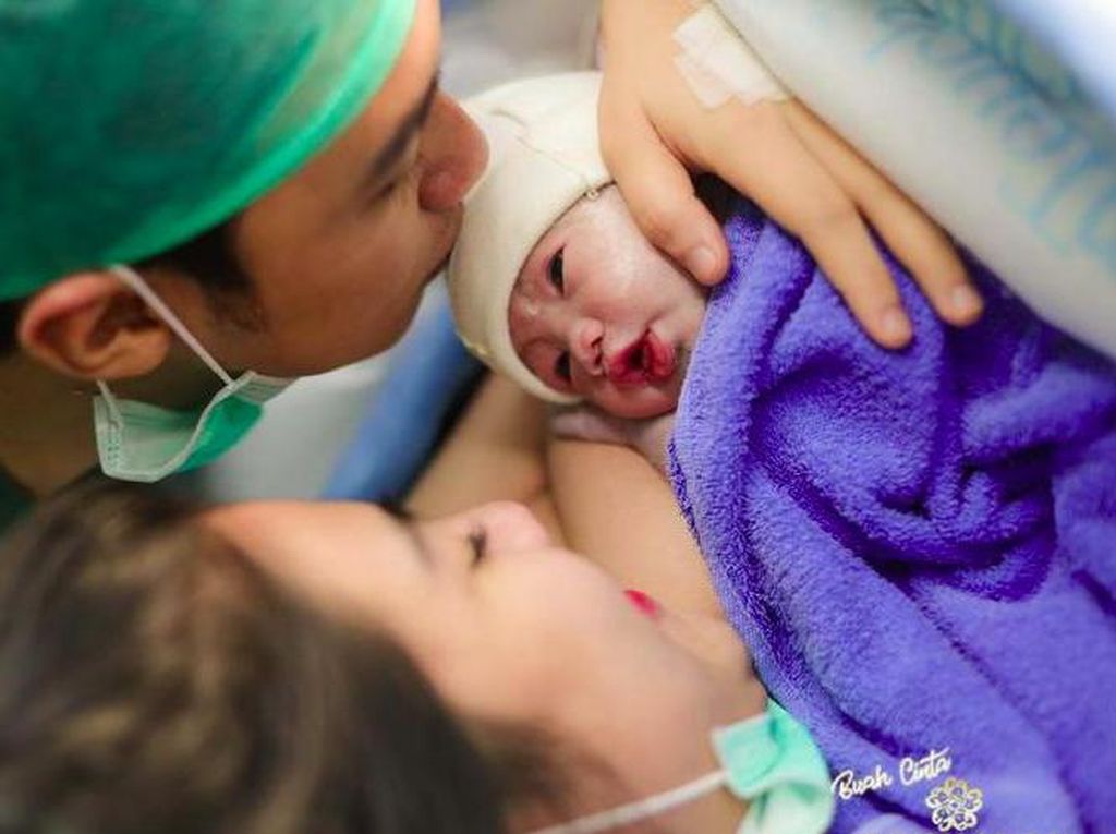 Selamat! Felicya Angelista dan Hito Sambut Kelahiran Anak Pertama