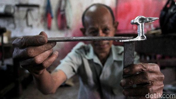 Perajin Timbangan Meja Analog Mencoba Bertahan di Era Digital