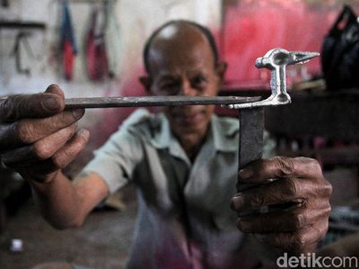 Perajin Timbangan Meja Analog Mencoba Bertahan di Era Digital