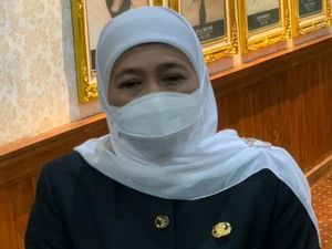 Pria Tendang Sesajen di Semeru, Khofifah: Jangan Cederai Adat Istiadat Pria Tendang Sesajen di Semeru, Khofifah: Jangan Cederai Adat Istiadat
