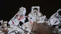 Lihat Lagi Aksi Astronot Wanita Pertama China Berjalan di Luar Angkasa