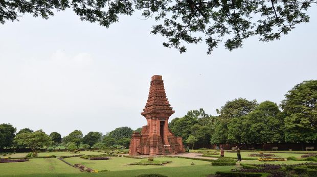 Mojomerto, Indonesia - November 7, 2016: Bajang Ratu gate graceful relics of the kingdom of Java Majapahit in Trowulan, Mojokerto, East Java, Indonesia