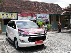 Sederet Aksi Gibran Parkir Mobil Dinas Pelototi Pelanggaran di Solo