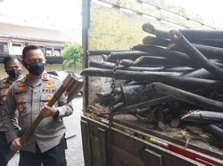 Kawanan Ini Tertangkap Tangan Bongkar 2 Ton Kabel Tanam Milik Telkom