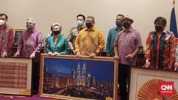 Penyerahan 15 Karya Seni Malaysia untuk Sekretariat ASEAN