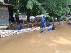detikcom Do Your Magic: Perbaikan Tanggul Hek Dilanjut Saat Air Meninggi