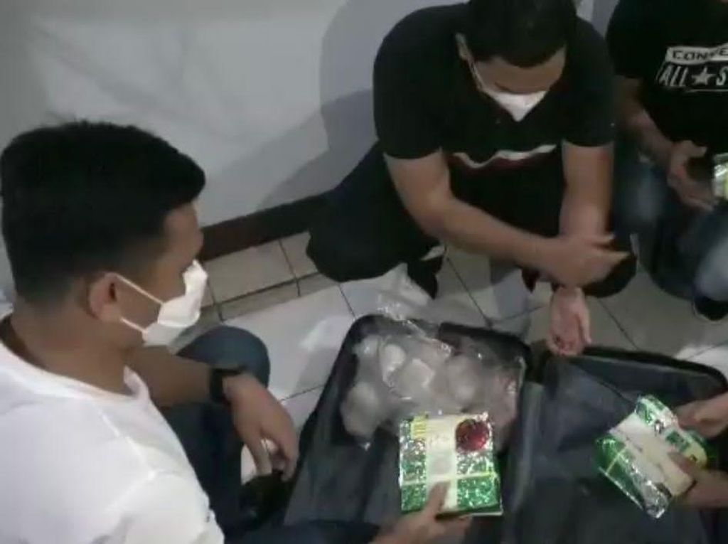 Polisi Tangkap 9 Orang Terkait Narkoba di Jakbar, 5,2 Kg Sabu Disita