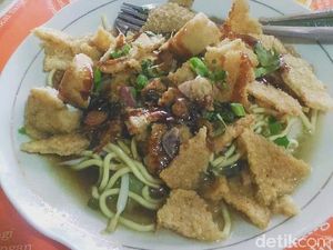 Mie Kopyok Pak Dhuwur Semarang, Kuliner Legendaris Langganan Pejabat Mie Kopyok Pak Dhuwur Semarang, Kuliner Legendaris Langganan Pejabat