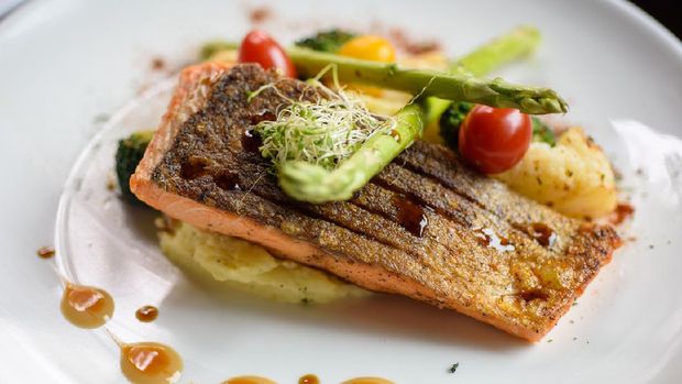 Grilled salmon topped with asparagus