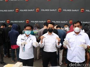 Puluhan Pemuda Diamankan Polisi Saat Kedapatan Beli Pil Setan di Garut Puluhan Pemuda Diamankan Polisi Saat Kedapatan Beli Pil Setan di Garut