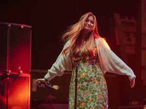 8 Potret Stephanie Poetri yang Sukses Tampil di HITC, Bikin Titi DJ Bangga 8 Potret Stephanie Poetri yang Sukses Tampil di HITC, Bikin Titi DJ Bangga