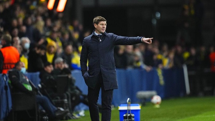 Aston Villa Lirik Steven Gerrard