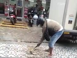 Pemprov Ajak Diskusi Pria di Ambon Hancurkan Trotoar karena Istri Jatuh