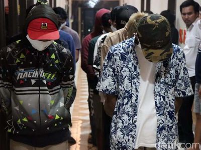 Tertunduk Malu, Puluhan Pemuda Ini Ditangkap Gegara Beli Pil Setan