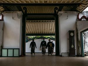 Saat Para Abdi Dalem Keraton Yogya Diwisuda